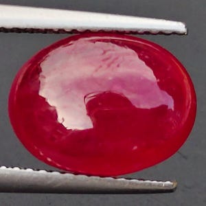 6,20 karat afrikansk rubin cabochon, oval röd ädelsten för smyckestillverkning