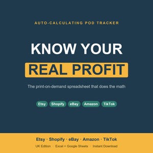 以下が含まれることがあります： Auto-Calculating POD Trackerというタイトルのデジタルスプレッドシートツールで、Know Your Real Profitというテキストが表示されています。Etsy、Shopify、eBay、Amazon、TikTokのラベルがあり、ExcelおよびGoogleスプレッドシートとの互換性が記載されています。
