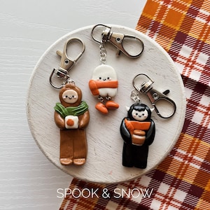 Llavero de arcilla polimérica hecho a mano con mini yetis kawaii de otoño, Bigfoot y fantasma