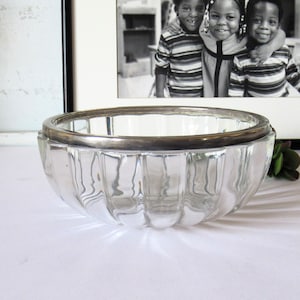 bol à fruits vintage en verre festonné avec rebord argenté
