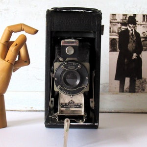 Folding Kodak Camera Decor: Vintage Display & Photo Prop