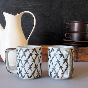Vintage Pottery Teacups: Handcrafted Barb Wire Glaze, Set of Two