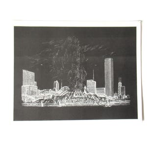 Litografia in bianco e nero dello skyline notturno di Chicago e della fontana di Buckingham