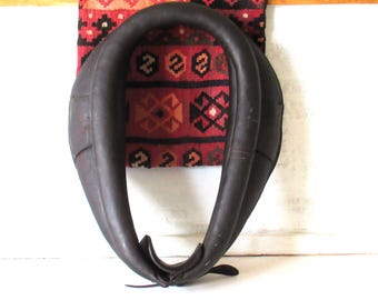 ハンドメイドレザーの馬用牧草地首輪、繁殖牝馬識別 - Etsy 日本