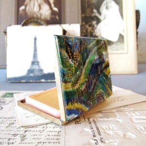 Vintage Lucite powder compact with mirror.