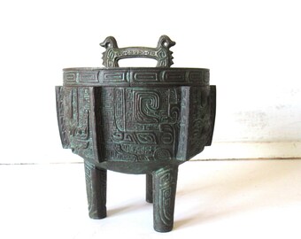 Cubitera vintage de bronce estilo James Mont con diseño maya y acabado en pátina verde.