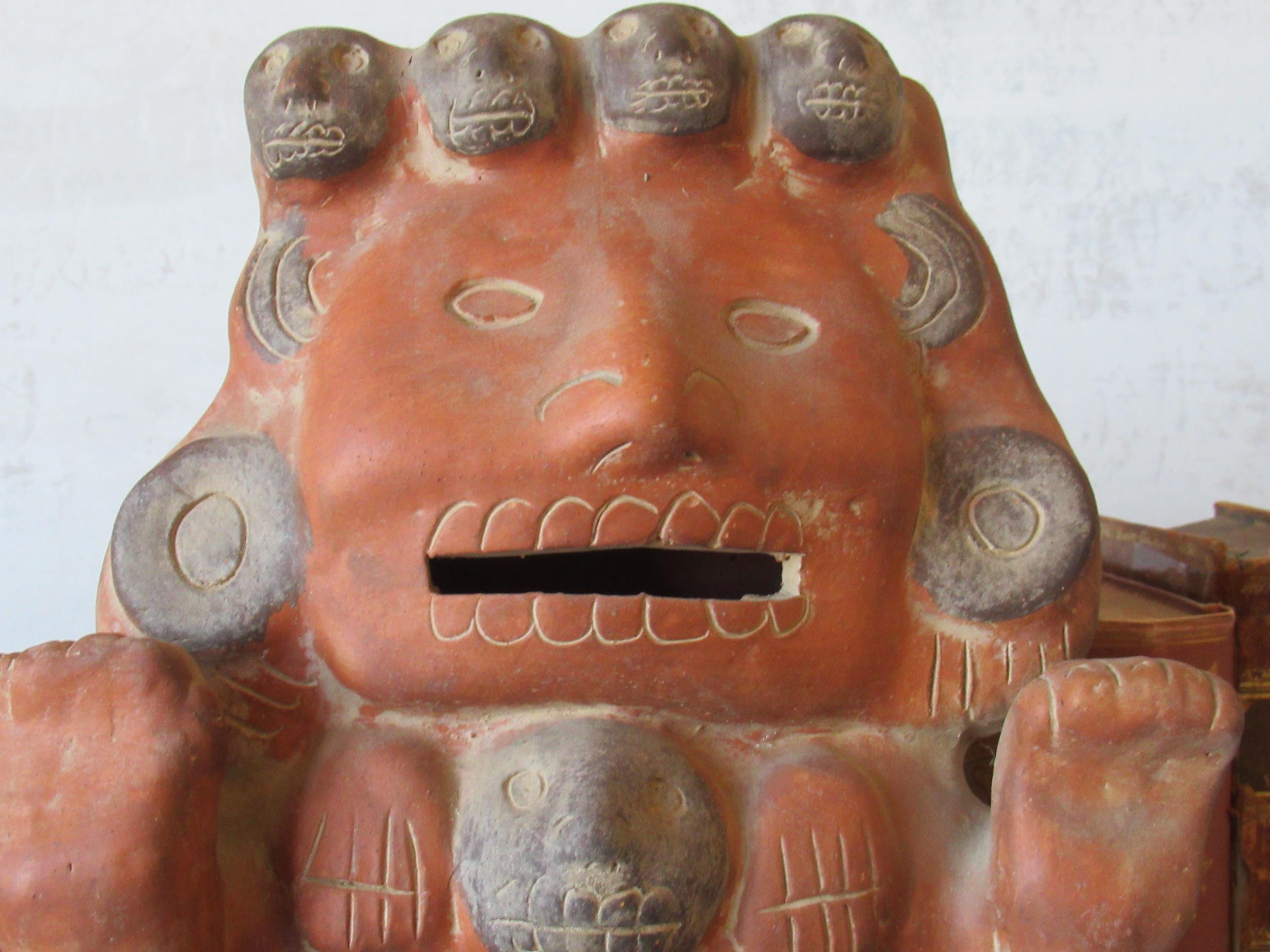 背の高いヴィンテージのマヤ陶器彫刻：プレ・コロンブス様式の民芸品