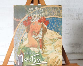 Vida y obra del maestro del Art Nouveau, Alphonse Mucha, un libro de arte para la mesa de centro.