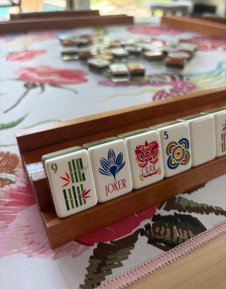 Ensemble de 4 racks de mahjong en cerisier de 20 po. | Poussoirs magnétiques image 2