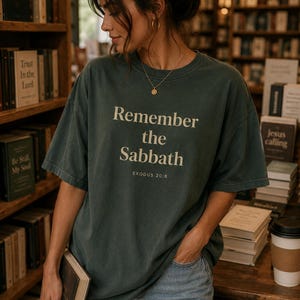 Kom ihåg sabbaten T-shirt | Exodus 20:8 Skriftströja