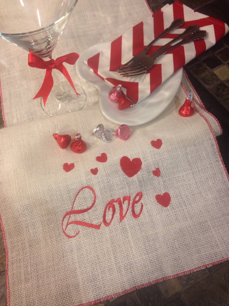 Love /& Hearts Valentine/'s Day embroidered off white burlap table runner with red edges 12 x 57