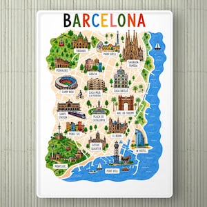 Könnte beinhalten: Eine bunte illustrierte Karte von Barcelona mit Sehenswürdigkeiten wie Sagrada Família, Park Güell und Camp Nou. Der Druck enthält den Text BARCELONA oben und Beschriftungen für verschiedene Orte, vor einem weißen Hintergrund mit blauem Wasser.