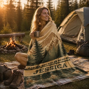 Serviette de plage personnalisée pour camping, nom personnalisé serviette en microfibre à séchage rapide sans sable, cadeau de voyage dans la forêt de montagne pour elle, cadeau d'anniversaire