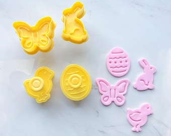 Desatascadores y repujadores con temática de Pascua