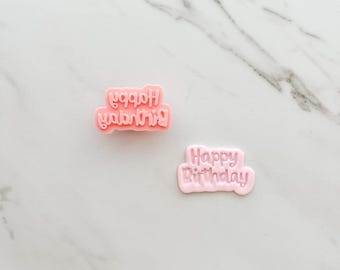 Cortador/estampador de letras cursivas "FELIZ CUMPLEAÑOS" de Creative Heart Lab.
