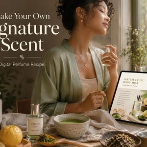 Könnte beinhalten: Ein digitales Parfümrezept mit dem Titel Make Your Own Signature Scent auf einem Tablet-Bildschirm. Das Display zeigt ein Rezept für Matcha Yuzu Body Mist mit einer Abbildung eines Glasflakons, grünem Teepulver und aufgeschnittenen Yuzu-Früchten.