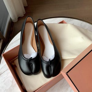 Women’s Leather Split Toe Flats Square Toe Hoof Shoes