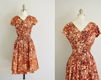 robe de cocktail vintage des années 50/ robe de cocktail florale des années 50/ quand vient l'automne