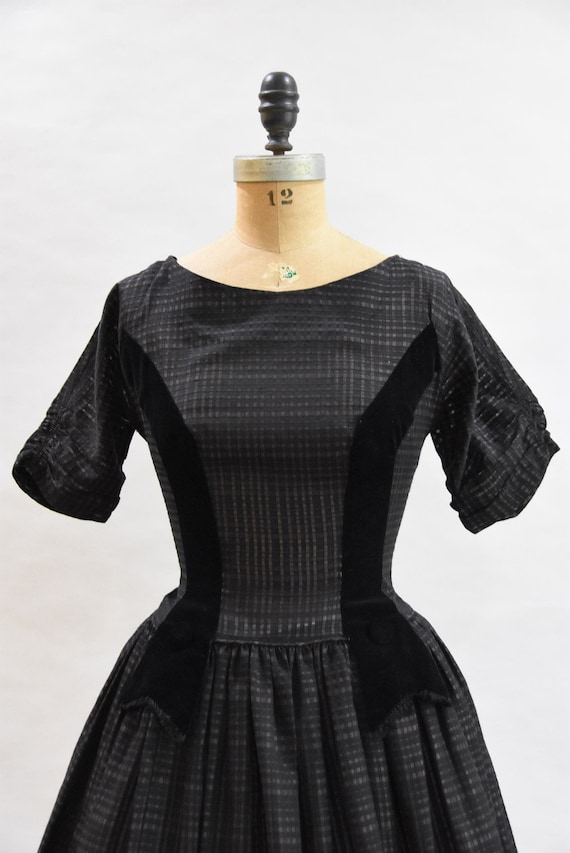 1950s Velvet Cupcake dress - image 2