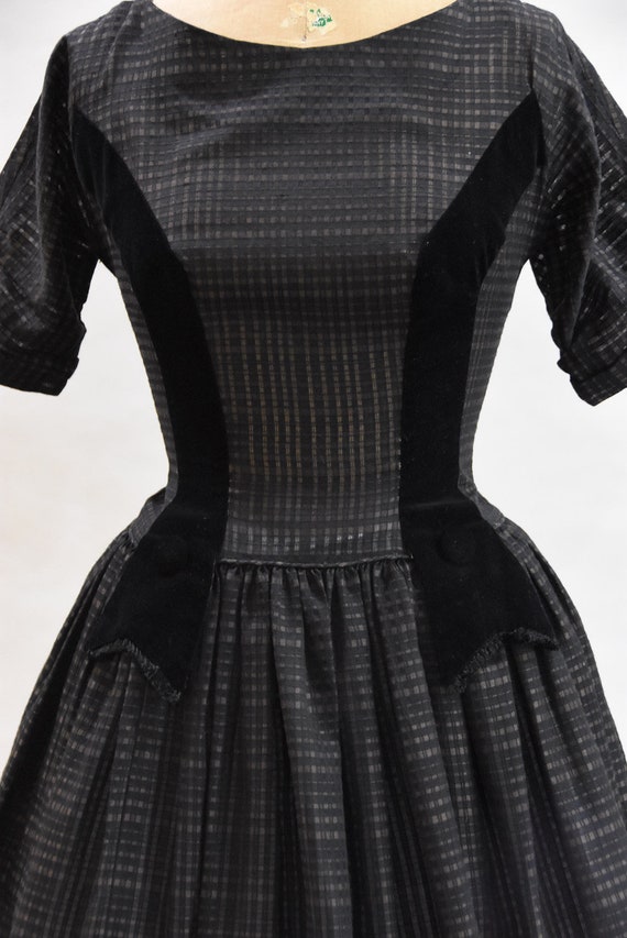 1950s Velvet Cupcake dress - image 3