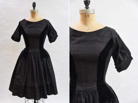 1950s Velvet Cupcake dress - image 1