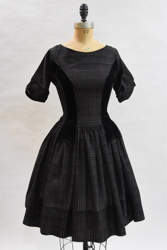 1950s Velvet Cupcake dress - image 5