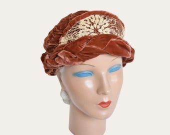 Antique late 1910s/early 1920s Soft Regards velvet hat