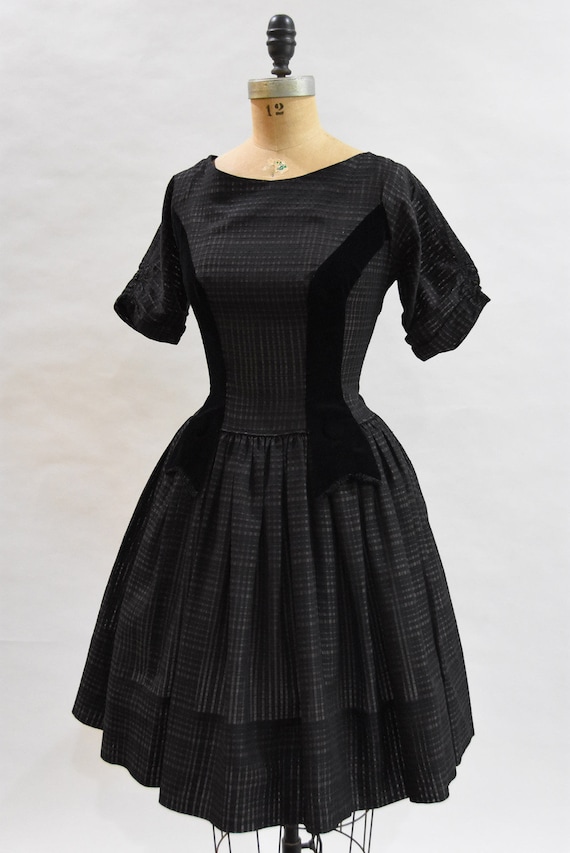 1950s Velvet Cupcake dress - image 4