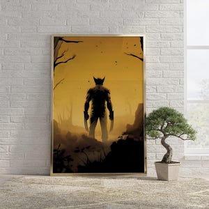 Könnte beinhalten: Ein gerahmter vertikaler Wandkunstdruck, der die Silhouette einer muskulösen Figur mit spitzen Ohren zeigt, aus deren Händen lange Metallkrallen ragen. Die Figur steht in einer trostlosen Landschaft mit einem goldgelben Himmel und dunklem Boden.