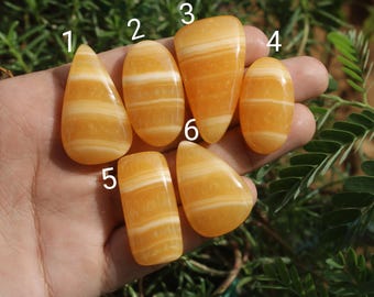 Cabochon di calcite gialla naturale di alta qualità, pietra preziosa lucidata, ideale per la creazione di gioielli.