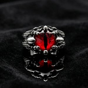 Vintage gotische ringenset met rode edelsteen, donkere punk robijn statement ringen, unisex alternatieve stapelbare sieraden, cadeau voor hem en haar