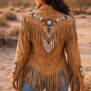 Damen-Westernjacke aus hellbraunem Wildleder mit Fransen und Perlen – handgefertigte Jacke im Indianerstil