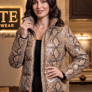Doudoune en cuir imprimé python pour femme, manteau matelassé à col montant