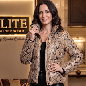 Chaqueta acolchada de piel con estampado de pitón y serpiente para mujer, con cuello alto acolchado.