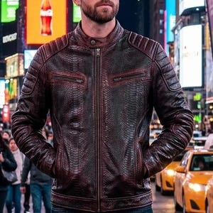 Giacca da motociclista da uomo in pelle color bordeaux effetto serpente – Vestibilità slim, capospalla alla moda