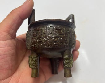 Iron beast patterned copper cauldron, Shang and Zhou incense burners, ancient Chinese ritual vessels, ancient copper collectibles