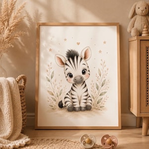 Könnte beinhalten: Ein gerahmter Wandkunstdruck mit einer Zebrazeichnung im Cartoon-Stil mit schwarz-weißen Streifen, großen dunklen Augen und rosa Wangen. Das Zebra ist umgeben von zartfarbenen botanischen Zweigen, kleinen Sternen und einem Herz auf cremefarbenem Grund.