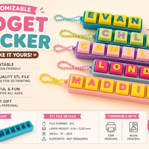 Może przedstawiać: Pięć prostokątnych breloków typu fidget clicker z kolorowymi plastikowymi podstawami i kwadratowymi przyciskami z imionami EVAN, CHLOE, CAMILLE, LONDON i MADDIE. Każdy brelok posiada mały łańcuszek kulkowy oraz projekt do druku 3D.