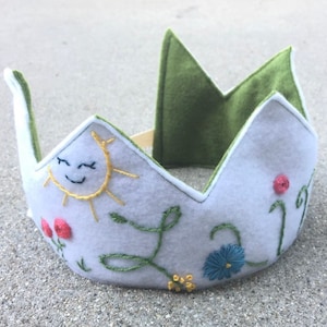 Personalized Flower Girls Felt Crown, Birthday Crown - Hand Embroidered Crown - Personalized Birthday Crown - Birthday Hat - Flower Crown