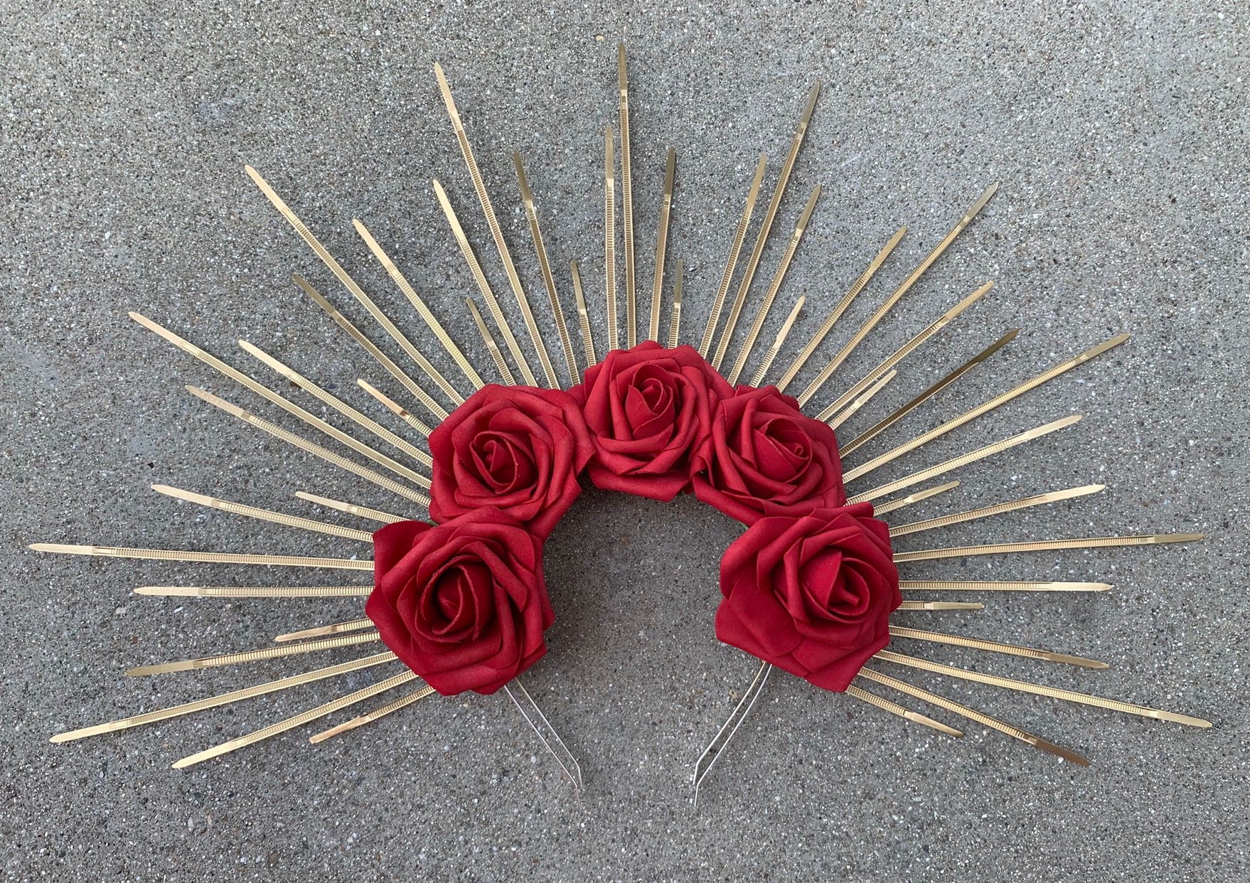 30 Red Roses Black Ribbon Crown