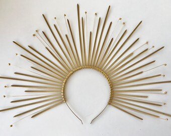 Corona de halo dorado, corona dorada, tocado dorado, corona de festival, halo de festival, corona de sol, diadema de halo, halo de rayos de sol, tocado de sol, dios del sol