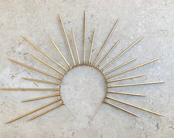 Corona de halo dorado, corona dorada, tocado dorado, corona de festival, halo de festival, corona de sol, diadema de halo, halo de rayos de sol, tocado de sol, dios del sol