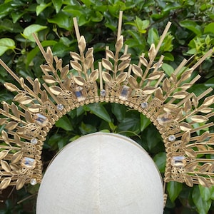 Gold Halo Crown, Gold Crown, Gold Headpiece, Festival Crown, Festival Halo, Sun Crown, Halo Headband, Sunburst Halo, Sun Headpiece, Sun God