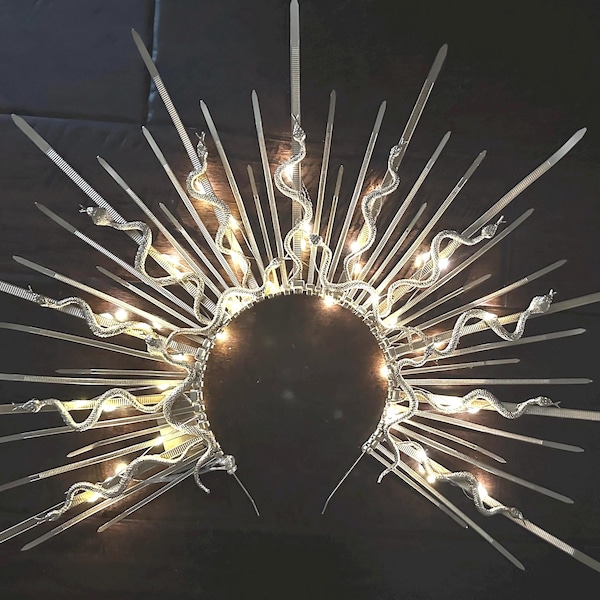 Medusa-Halo-Krone, Sonnenkrone, Schlangenkrone, Goldhalo, Halo-Kopfschmuck, Krone der Sonnengöttin, Ägyptische Krone, Sonnengott, Schlangenhalo-Krone