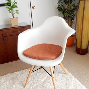 Coussin pour Eames a moulé la chaise en plastique de bras image 1