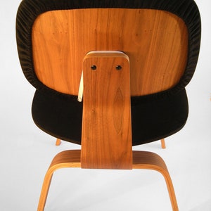 Mélangez et assortissez la housse de siège pour la chaise longue de contreplaqué d'Eames Choisissez vos couleurs image 4