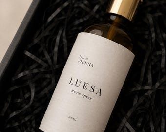 Vienna No.01 Room Spray | Luxe huisgeur | Hotelgeur | Sandelhout Bergamot Spray | Amberkleurige glazen fles | LUESA