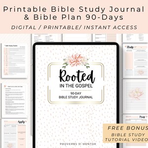 Può includere: Un diario di studio biblico digitale di 90 giorni intitolato Rooted in the Gospel. La copertina presenta un'illustrazione floreale, un bordo dorato e macchioline rosa. Sono visibili diversi layout di pagine interne, incluse sezioni per studio e preghiera.