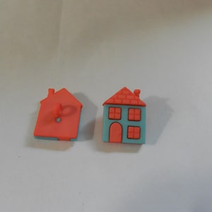 Novelty Button - TWO-STORY HOUSE - Blue & Salmon  7/8&quot;