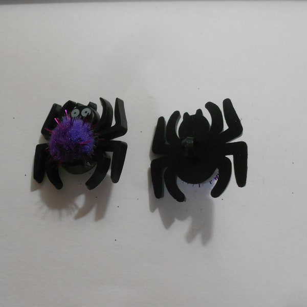 Novelty Button - POM-POM SPIDER - purple  1"